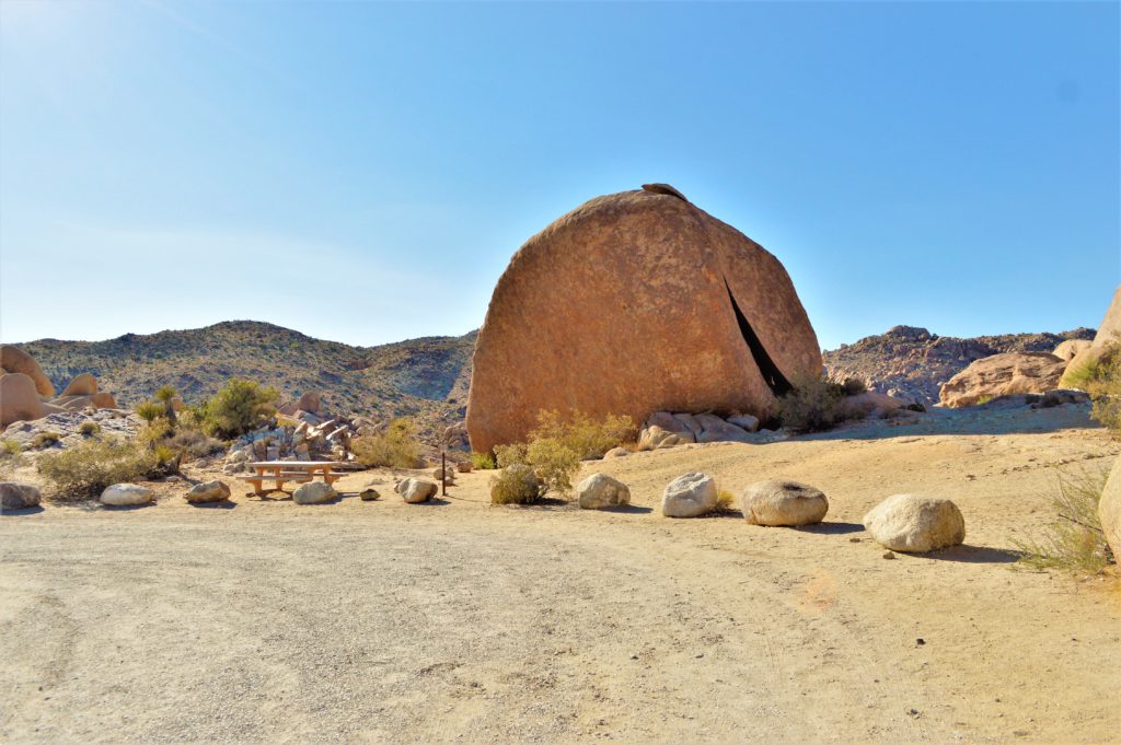 Picnic table, Split Rock, Joshua Tree National Park