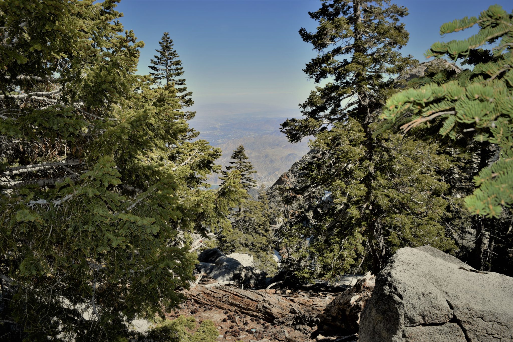 Notch desert view trail san jacinto state park, palm springs, california