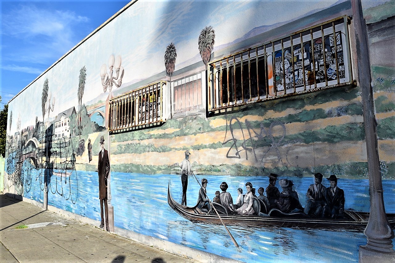 A picture of the Venice Canal Mural, LA, California