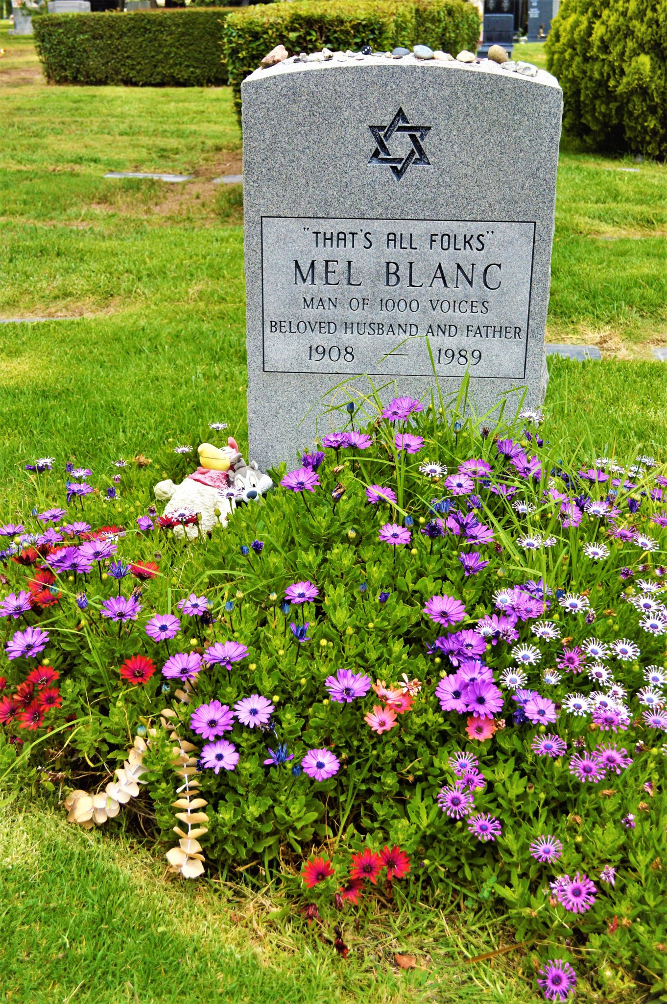 Mel Blanc tombstone, grave, Hollywood cemetery, free things to see in Los Angeles