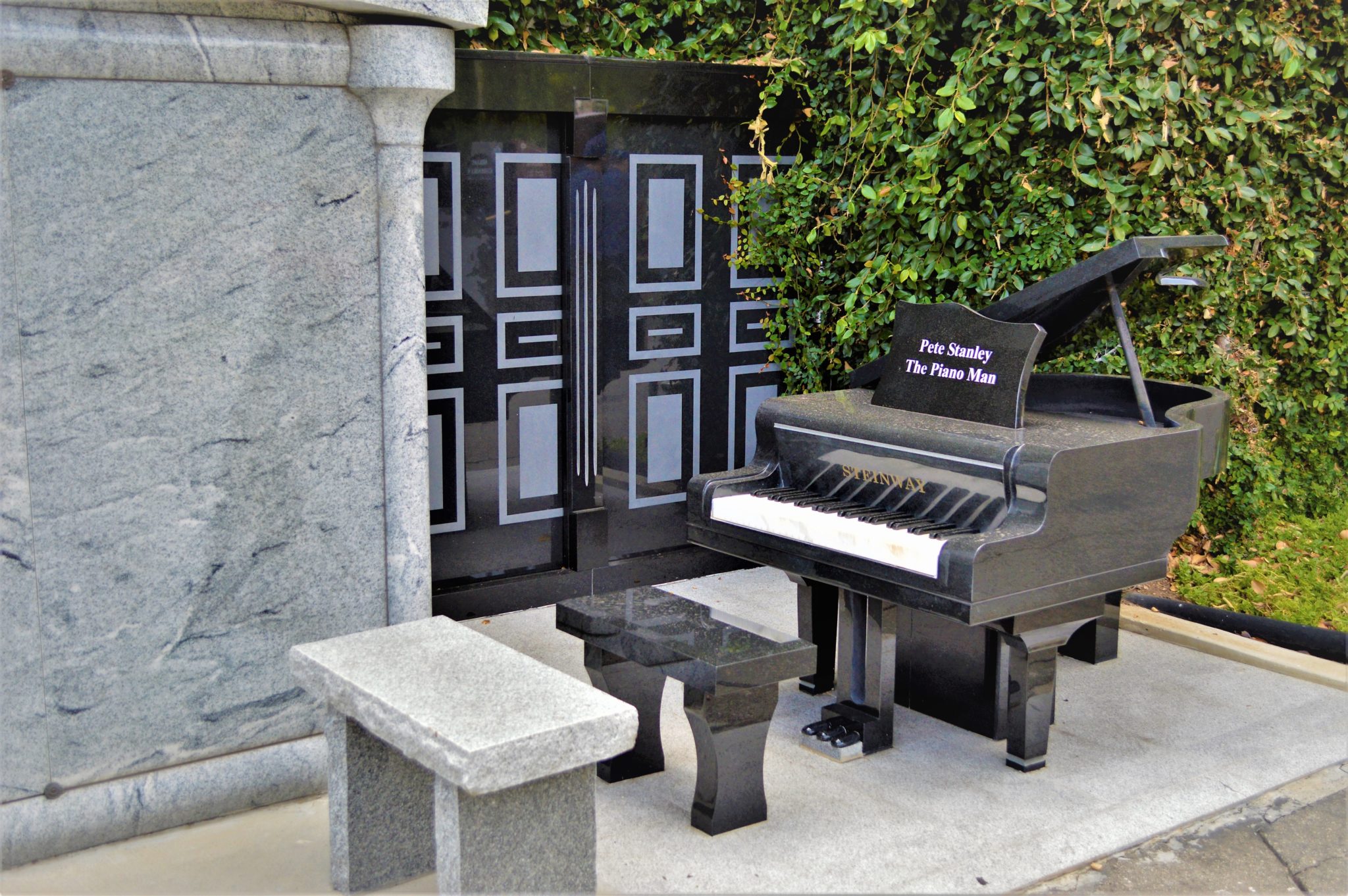 Pete Stanley piano man grave, Hollywood cemetery, free things to see in Los Angeles