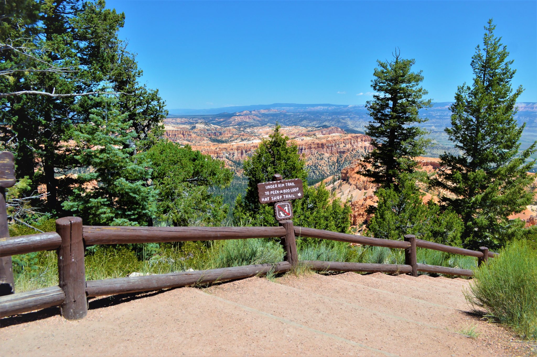 Peek a boo loop sign bryce canyon national park, usa