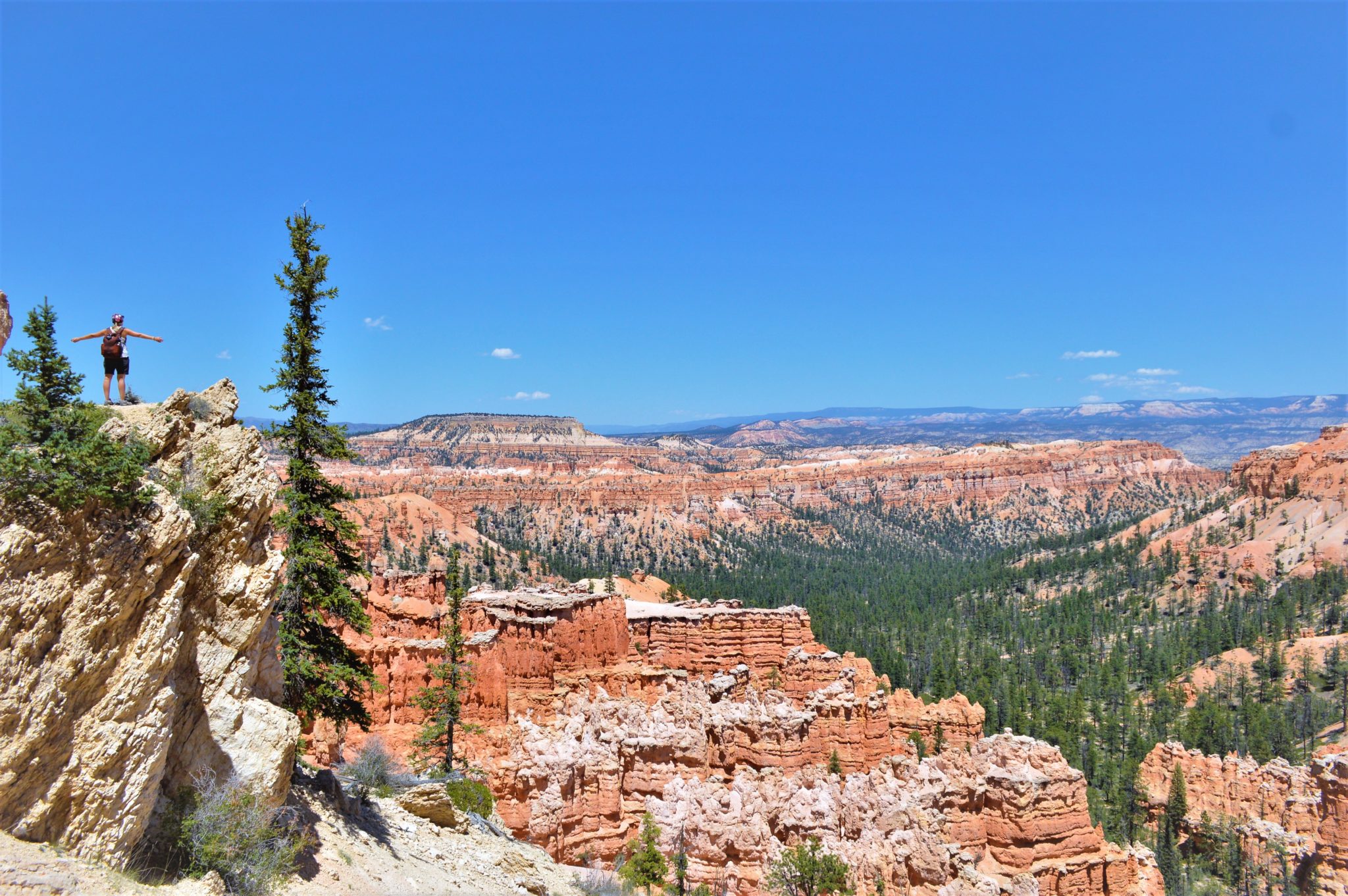 Pose at Bryce Canyon National Park viewpoints, usa