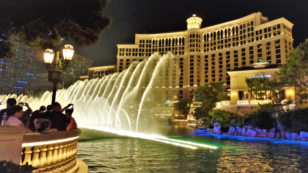 Bellagio water fountains, free things to do in las vegas
