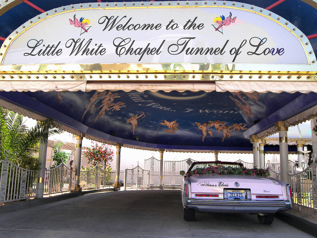 Little_white_chapel_drive_thru_2007