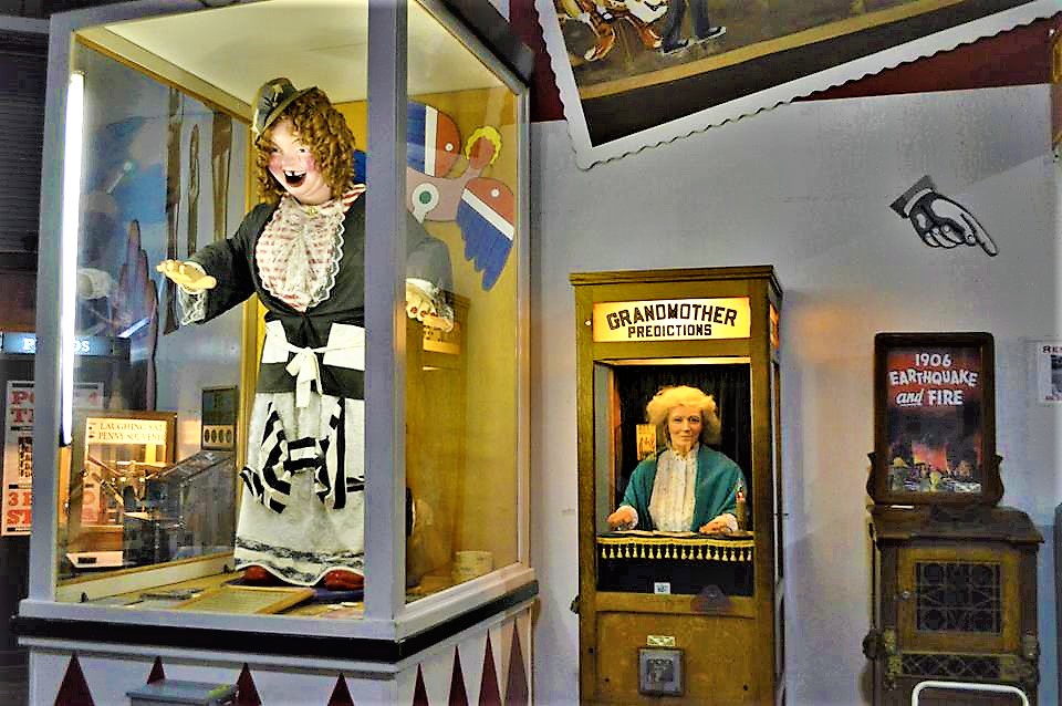 Old antique arcade machines, San Francisco, Fishermen's Wharf