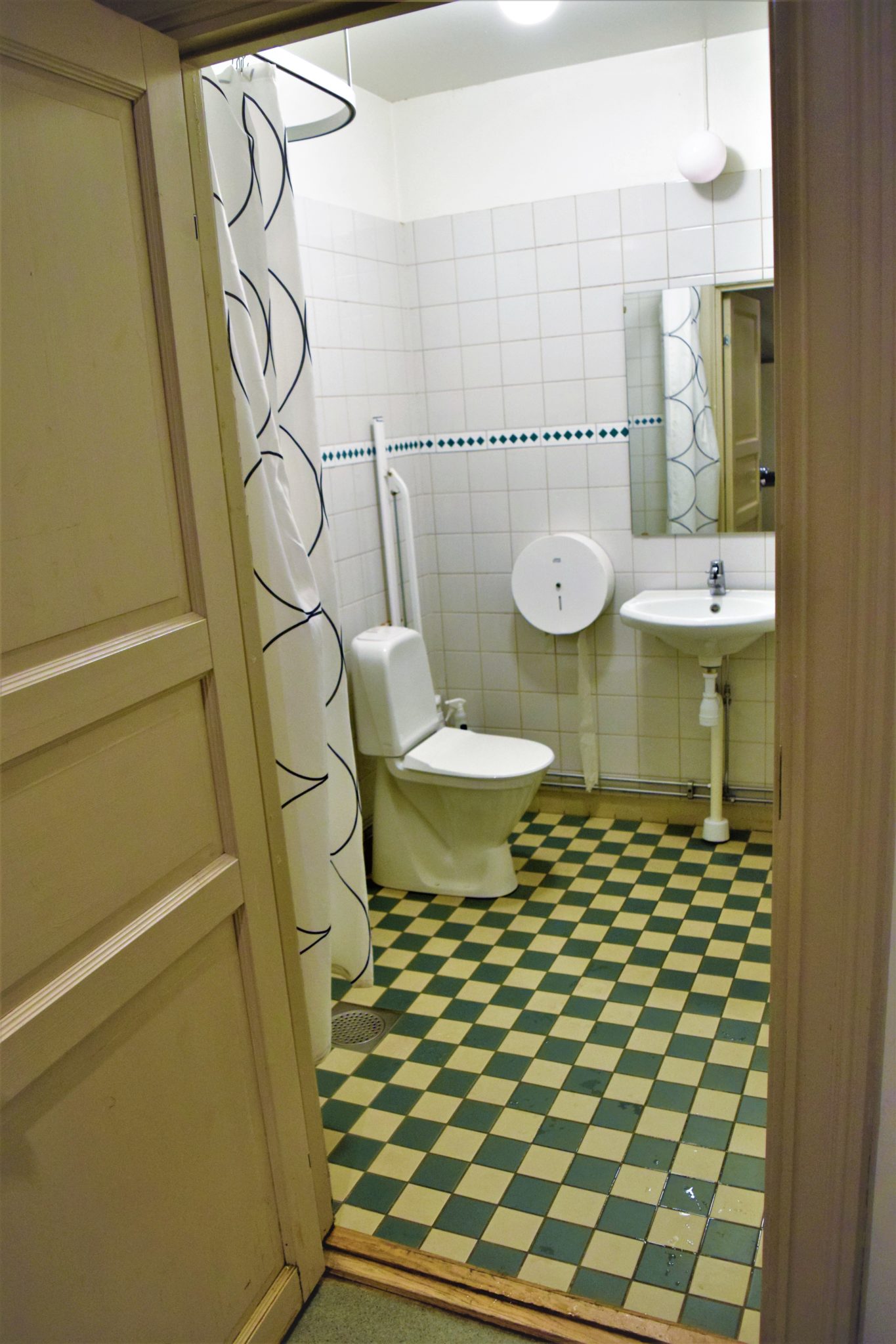 Shower room, city backpackers hostel, stockholm, sweden