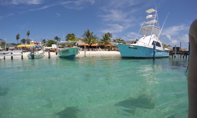 Photograph of a boat in Isla Mujeres