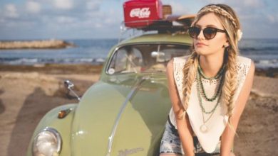 girl traveling on the beach