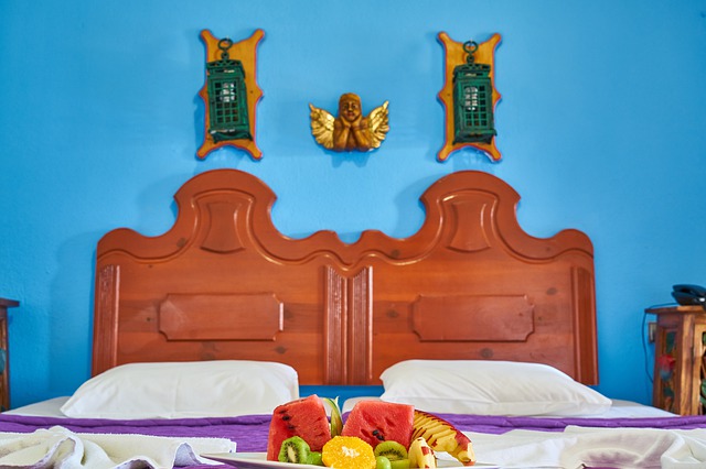 budget family holidays staying with friends and family 