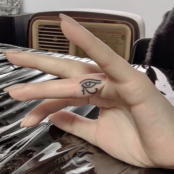 eye of horus mini tattoo finger