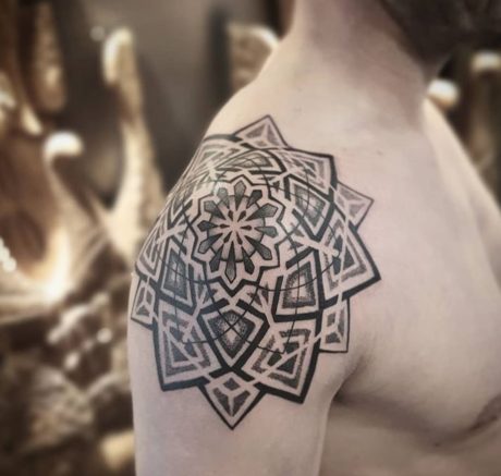 shoulder tattoo mandala 