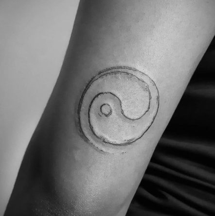 yin yang tattoo design back of arm