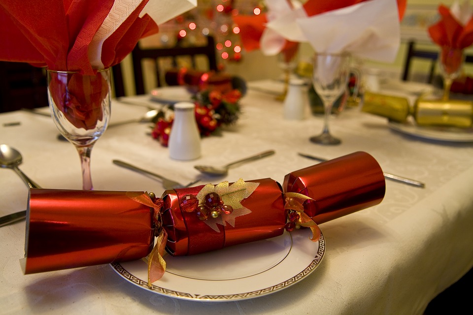 christmas-crackers-plastic-waste (1)