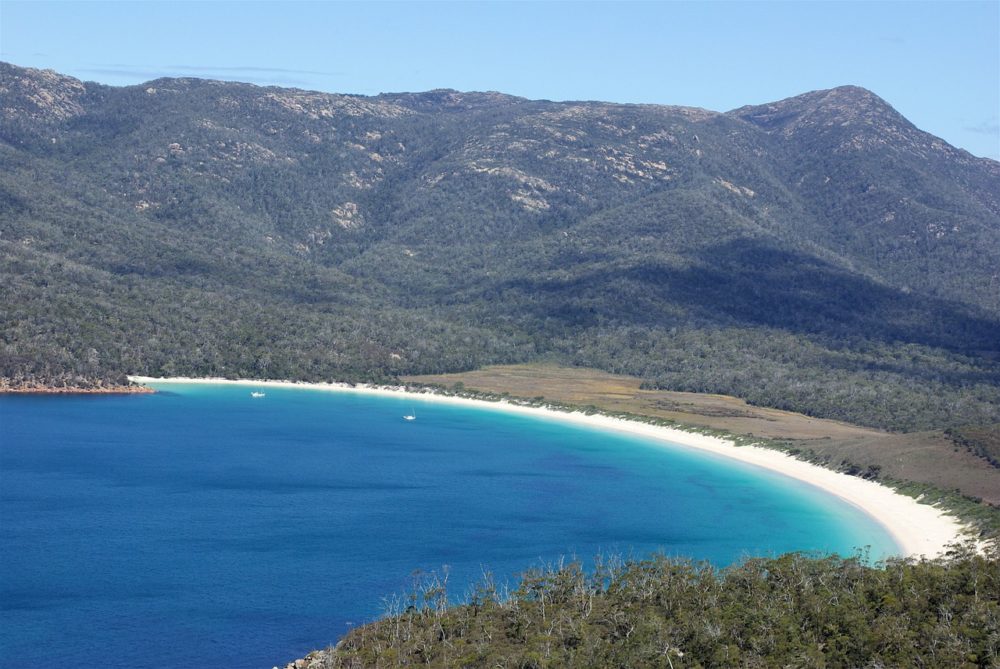 wineglass bay hike tasmania