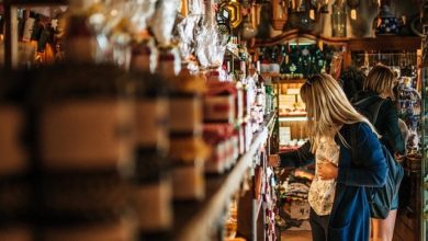 best tips for buying souvenirs abroad