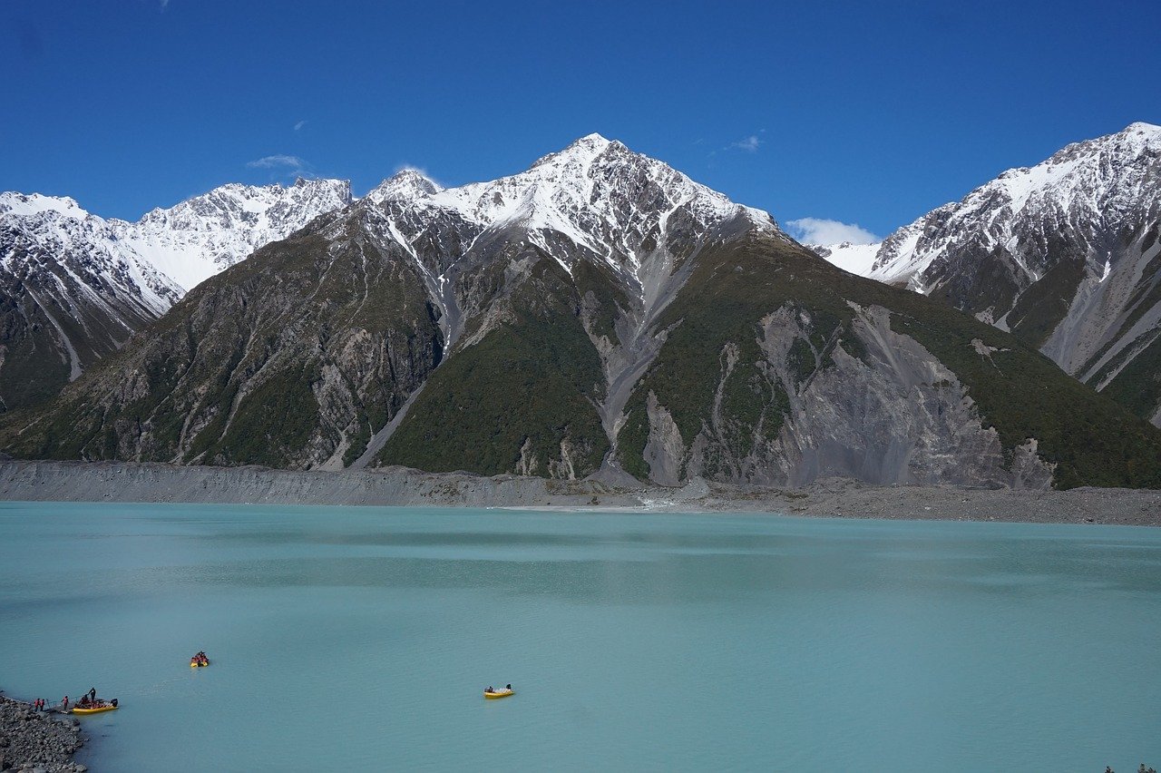 Kayaking New Zealand Mountains